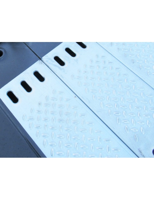 PLANCHER CAILLEBOTIS ACIER GALVANISE PERFORÉ