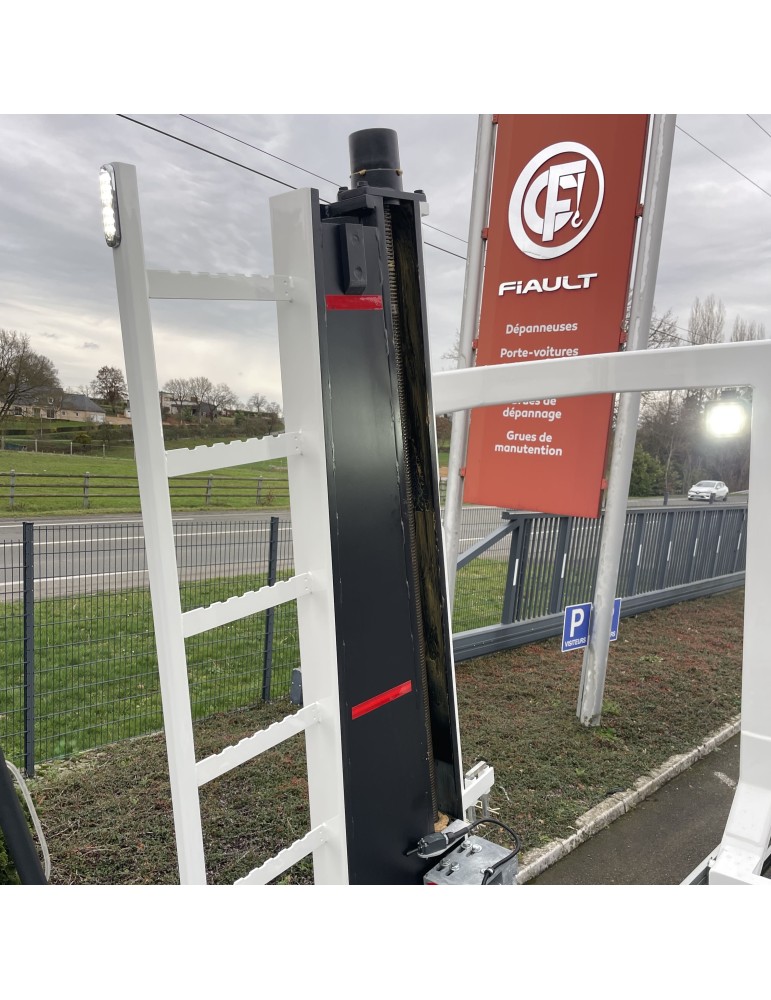 SYSTEME DE LEVAGE D'ETAGE AVEC VIS SANS FIN